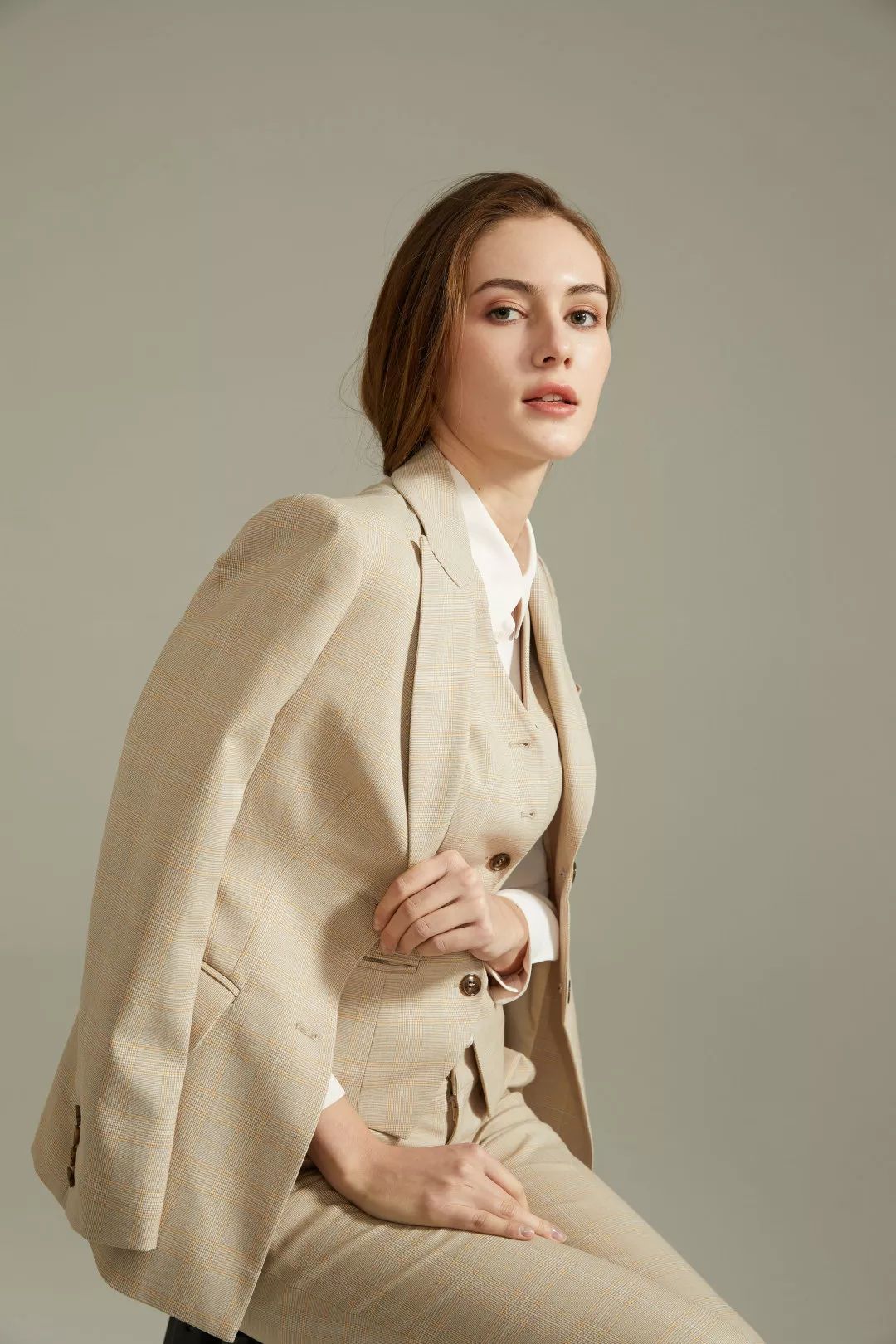 最美女装| 精英女性,不止女王范儿_设计