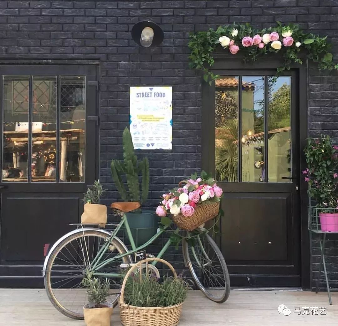 走进复古风花店的你,大概想找的也不仅是一件商品,而是家的一部分.