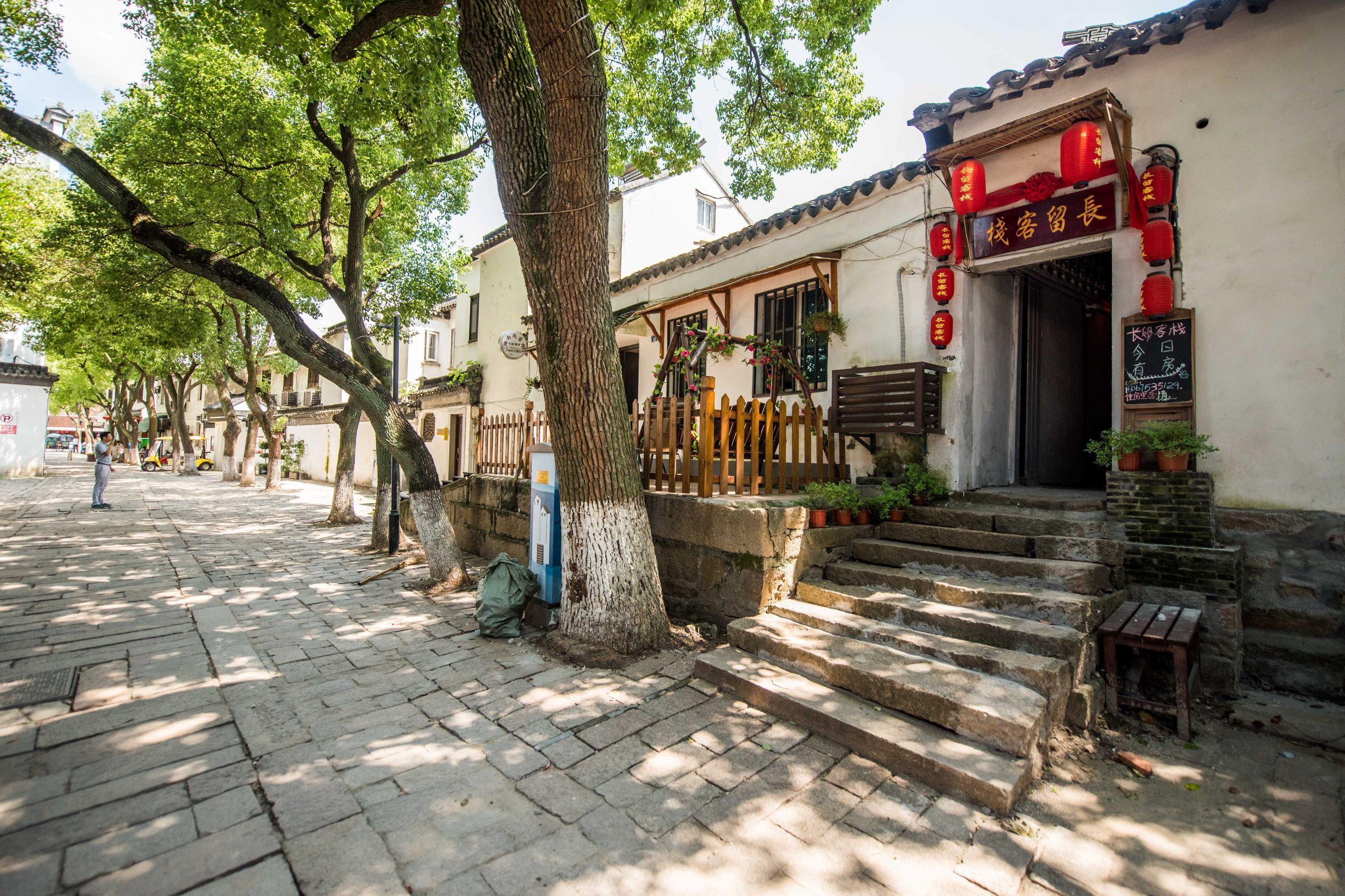 嘉荫蹚,退思园 ,三桥景区都是小步3-5分钟到达,长留民宿却有着与市井