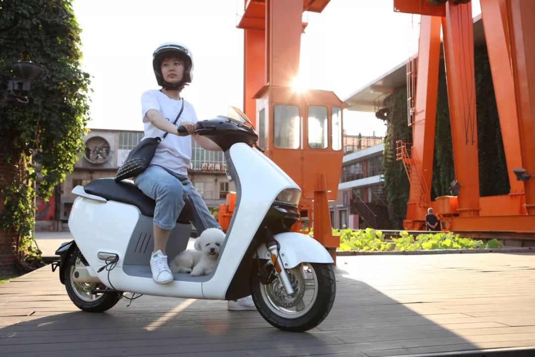 蓝鲨robor智能电动摩托车在京发布:运用汽车科技,开创行业先河