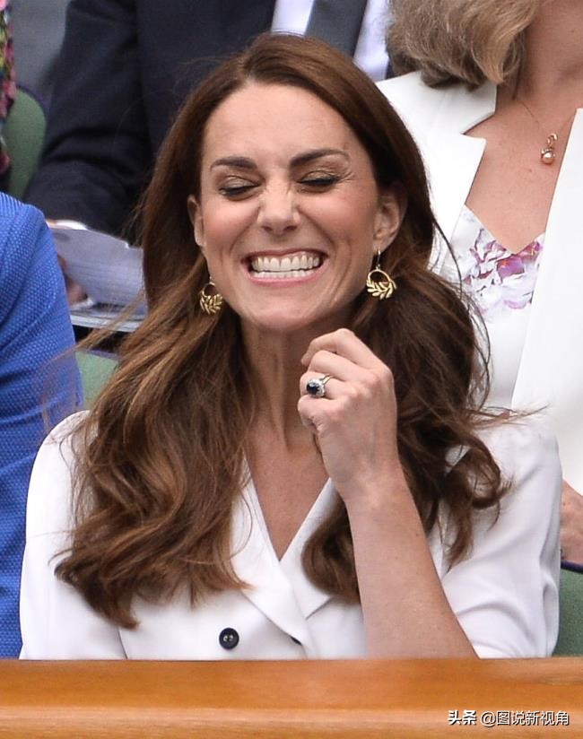 凯特王妃不顾王室形象作鬼脸动作幅度夸张表情怪异