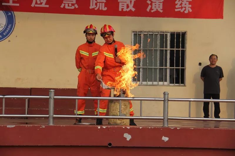 秒懂自救!莒县一中这场演练聚焦一个"火"字