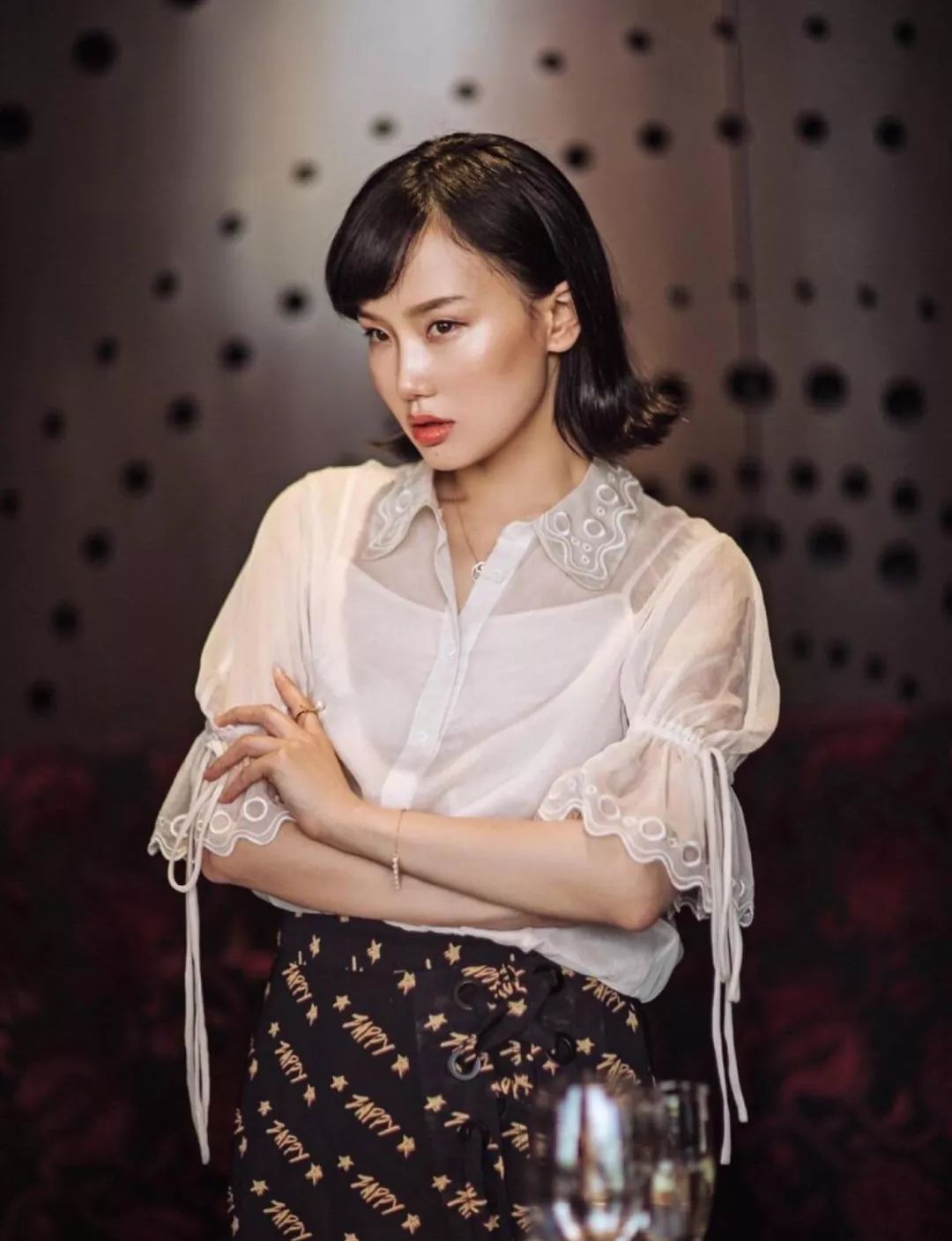 曾经看过一段采访谈到歌红人没有那么红这个话题时黄龄毫不避讳说