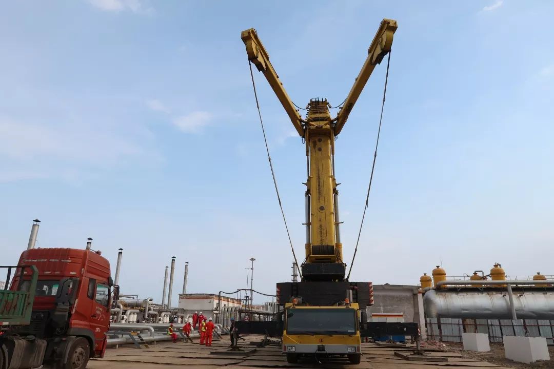 500吨汽车吊闪亮登场!