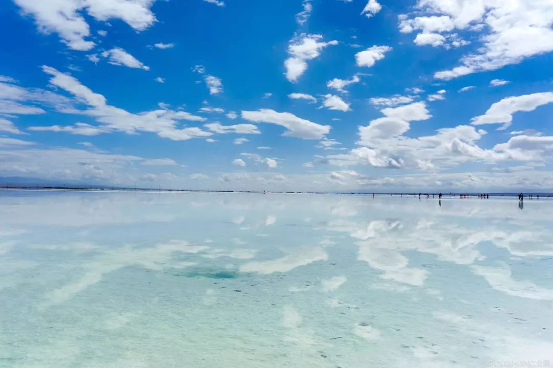 全景视觉 以湖为镜 向往天空_茶卡盐湖