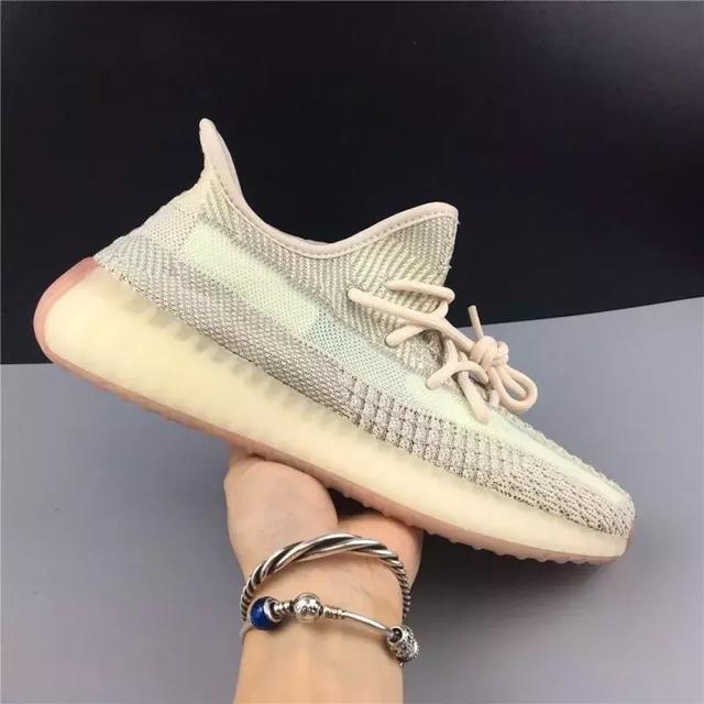 拼接设计吸人眼球yeezyboost350v2citrin实物首次曝光