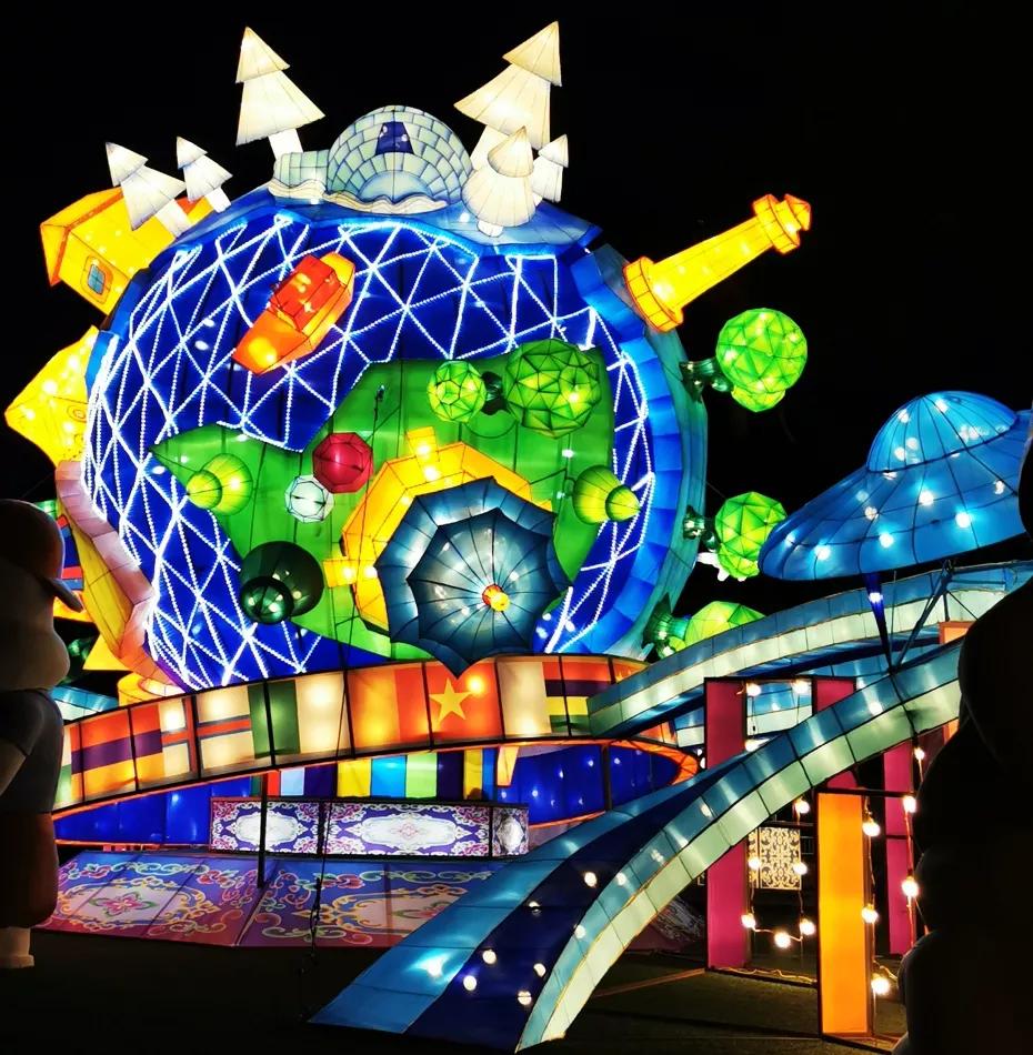 看长影世纪城消夏灯会赏吉林省市民文化节惠民演出