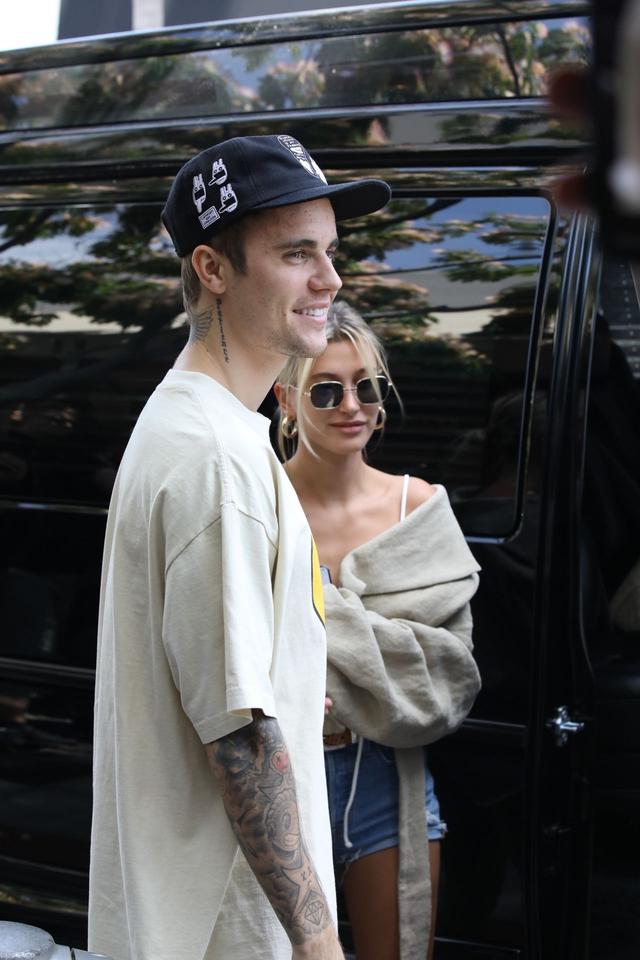 海莉比伯和贾斯汀比伯justinbieber抵达贝弗利山的pastaio