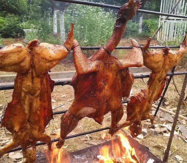 果断拯救你的灵魂烤得喷香的烤肉,滋滋冒油如果有那就吃两顿没有什么