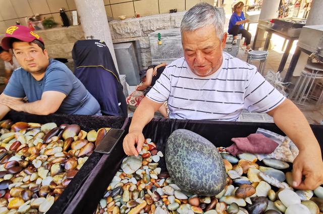 探秘和田玉石市场这世界最复杂最难懂的就是和田玉啊