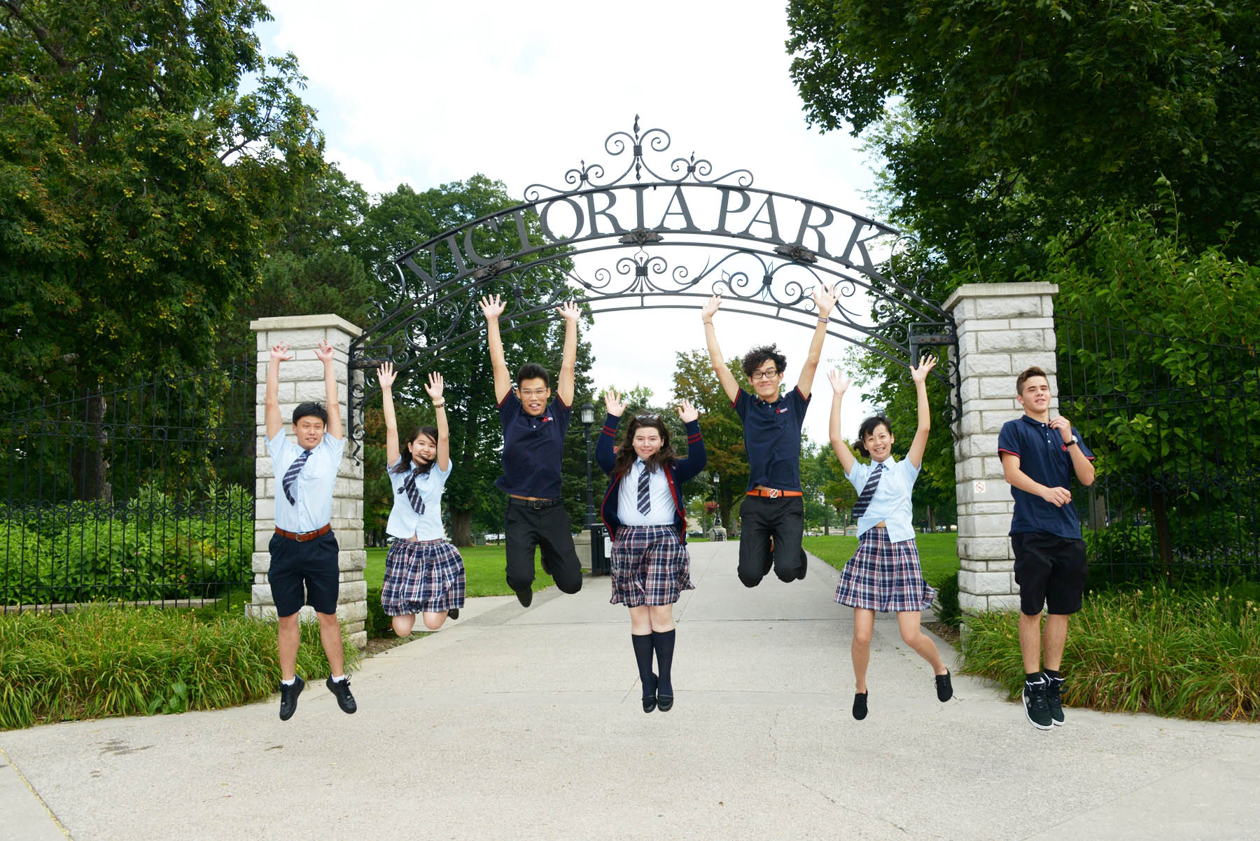 省的未满18周岁学生;在bc省,新不伦瑞克省,纽芬兰省的未满19周岁学生