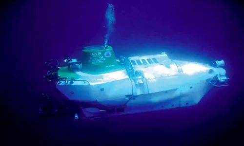 美国的"阿尔文号"建造于1964年,下潜深度4500米.