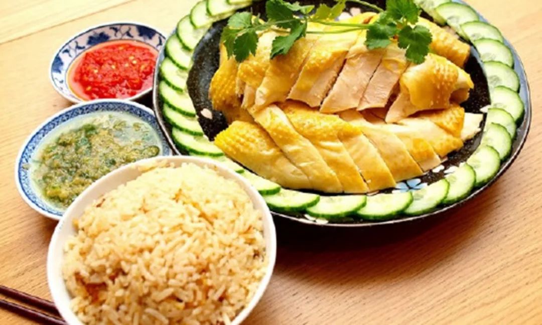 许多中国留学学生,移民和游客可以在新加坡尝试来自世界各地的食物