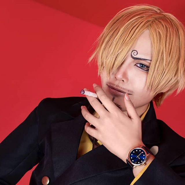 成熟系帅哥山治cos,帅气只展现给小姐姐呦