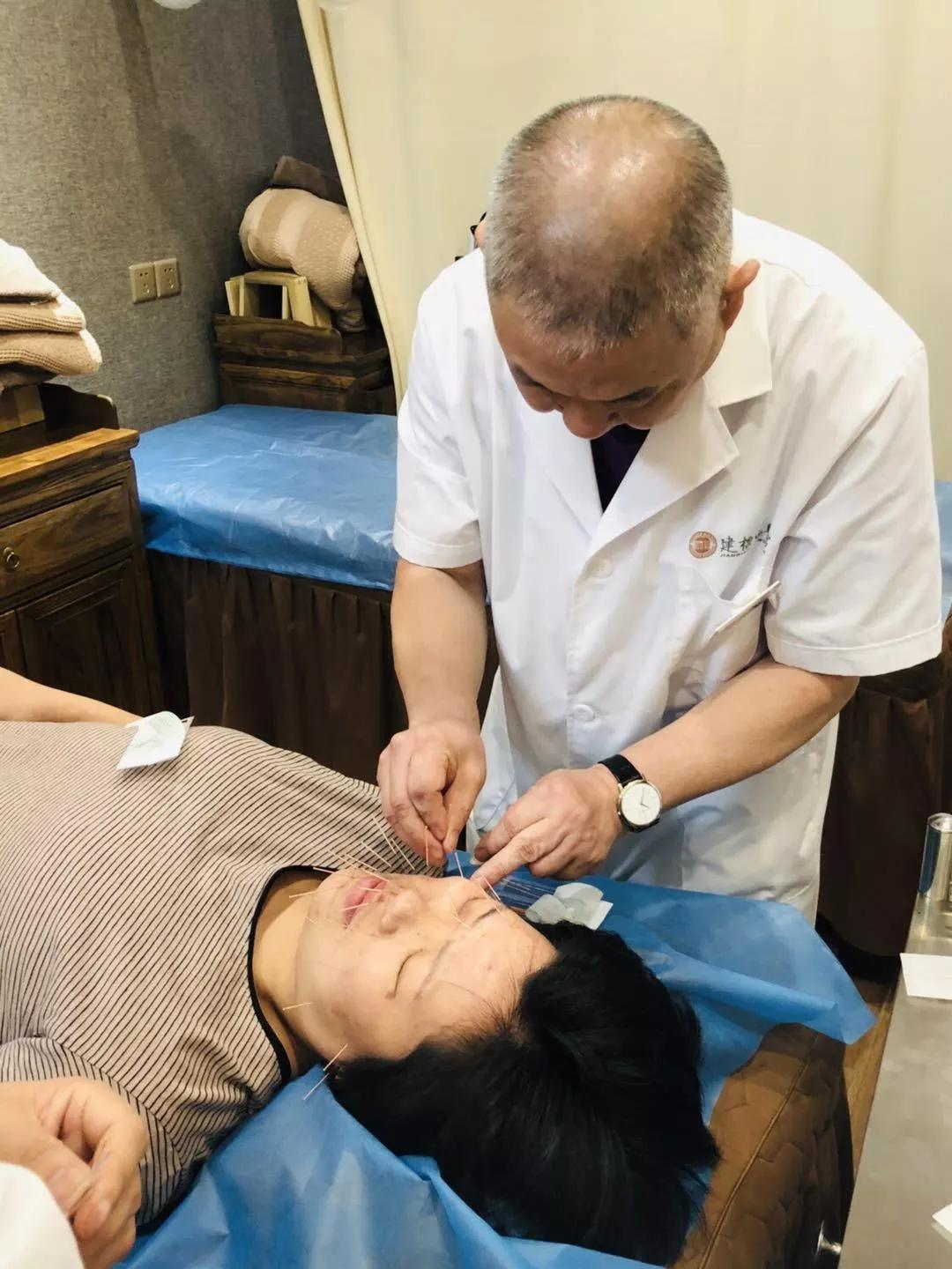 大写|用仁心仁术成就大写人生！