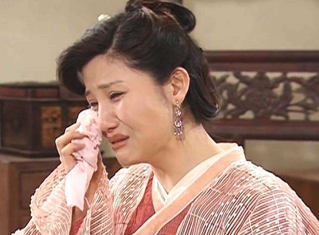 她在闫妮,沙溢,姚晨主演的《武林外传》里出演的佟湘玉的发小韩娟是她