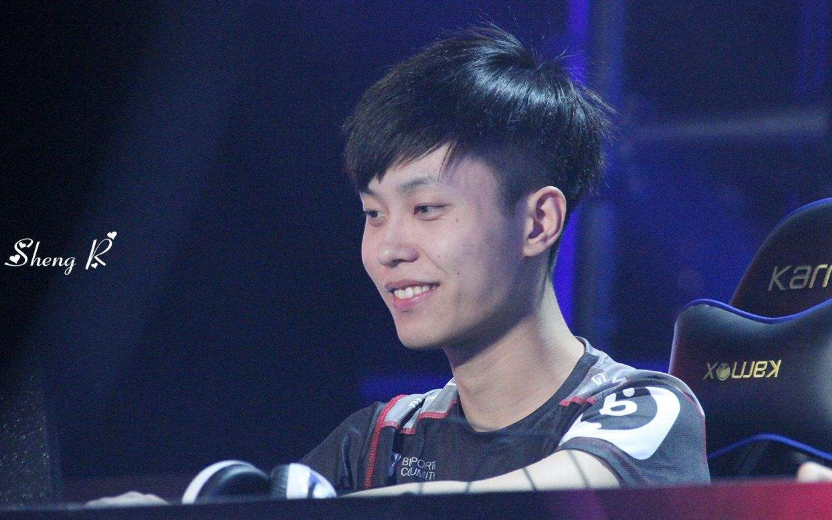 原创koro现状有多惨首秀被电棍粉丝喷到下播还花钱道歉卑微求和解