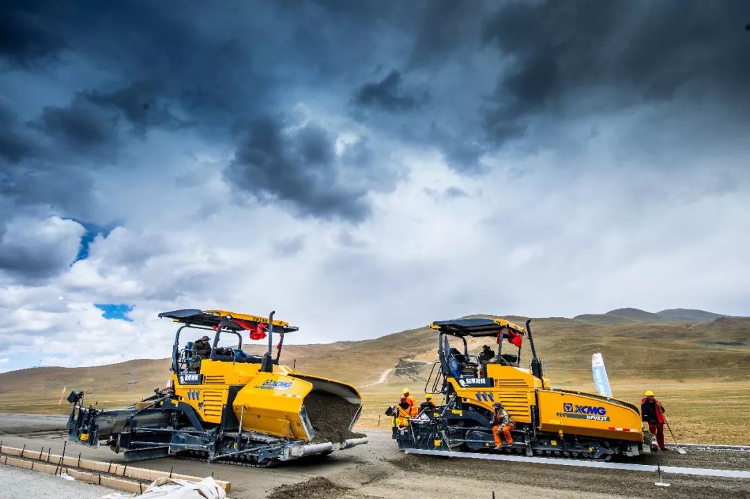 逾500台徐工道路机械直闯4500米青藏高原!_施工