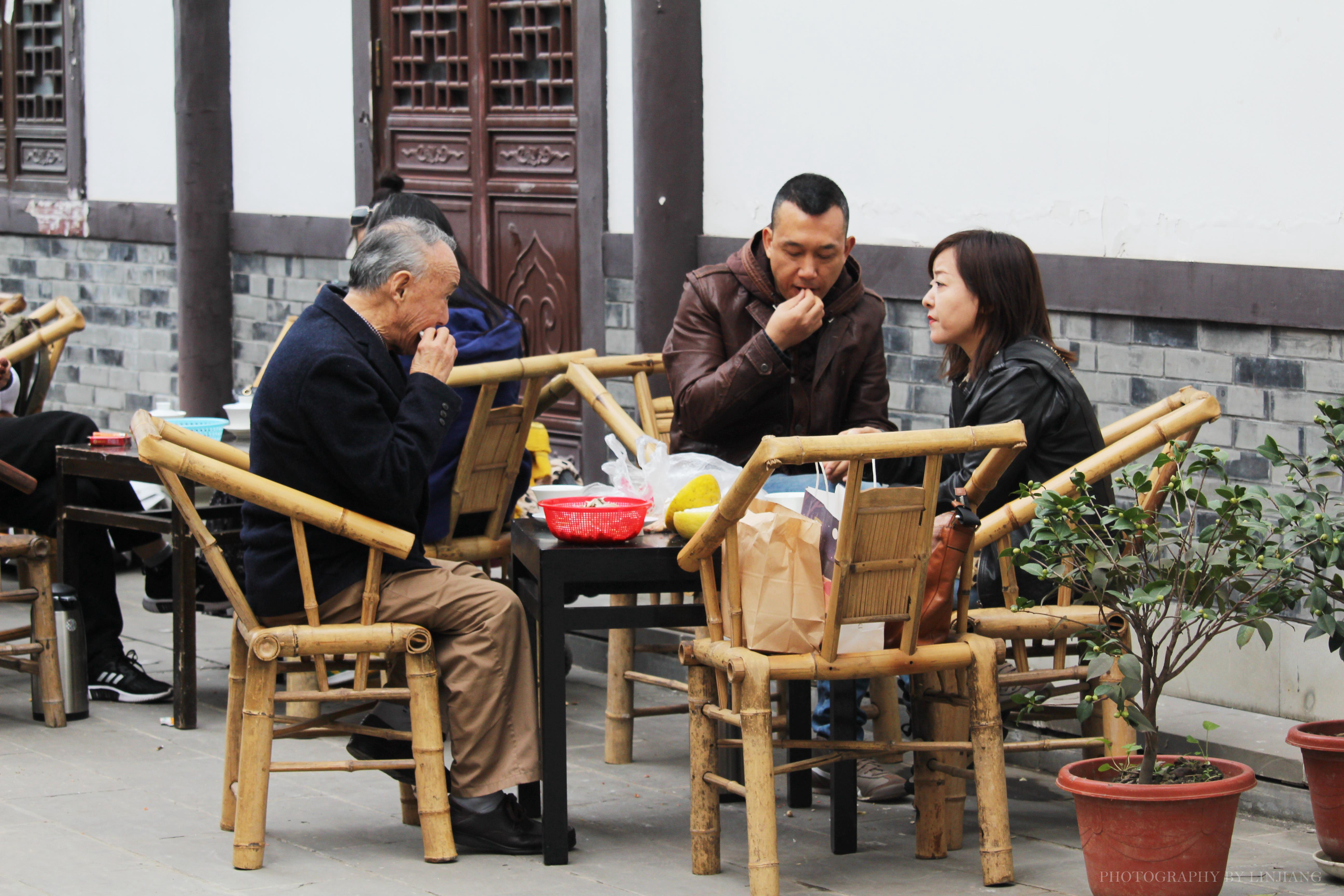 这座千年古寺位于成都最豪华商圈寸土寸金成当地人喝茶好去处