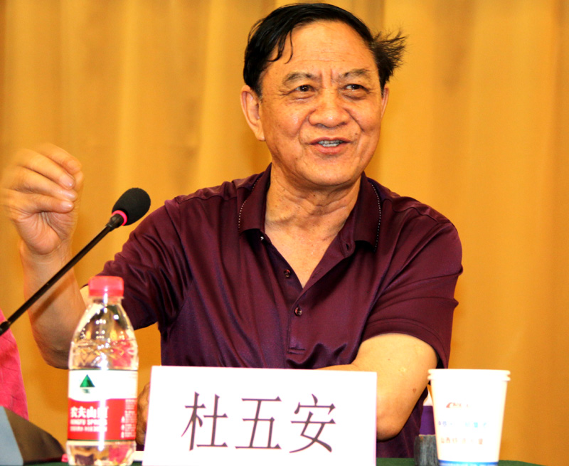 通过增选省人大法制委原巡视员王晓明,省人大内司委原副巡视员刘振福