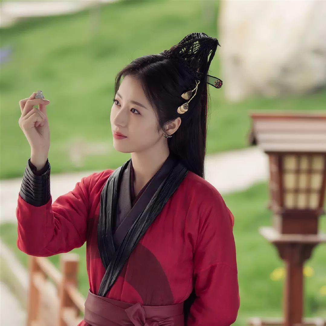 不同于影月的高冷与沉默,《大宋少年志》里的她活