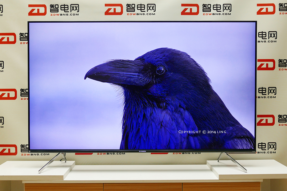 创维55吋q40电视评测客厅中的蓝精灵