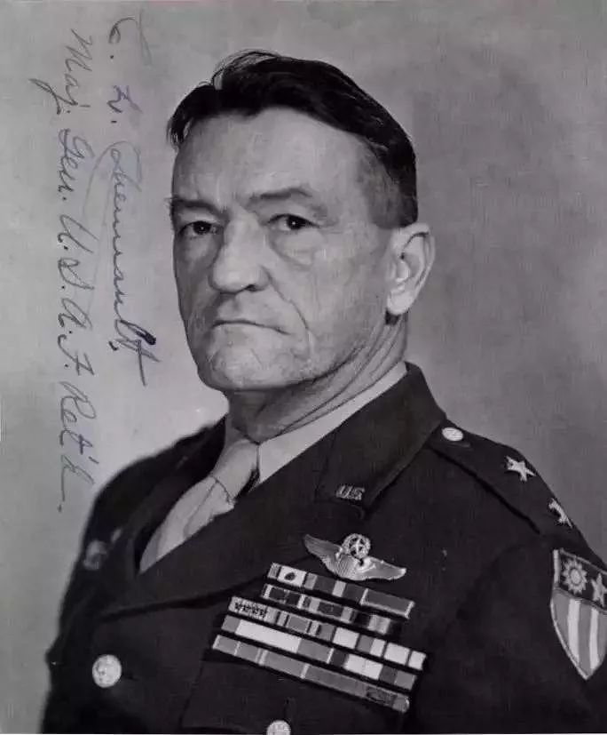 银行老克勒陈启在昆明陈纳德将军夫妇用钱都经过我手