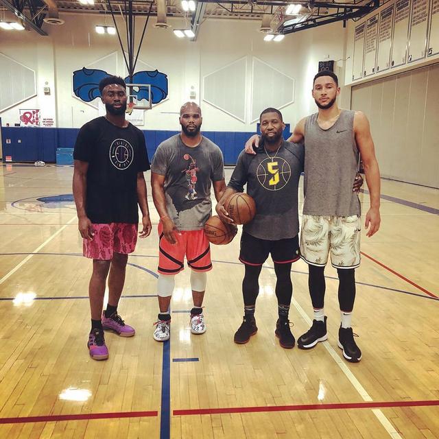 训练师晒韦德和西蒙斯训练合照 大爷来拯救西帝的投射?