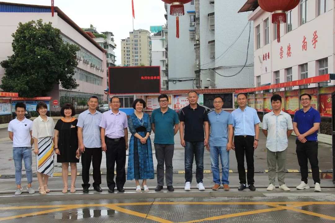 新建合作事宜,进行深入洽谈,丽水旅游学校董事长梅三莲等人热情接待