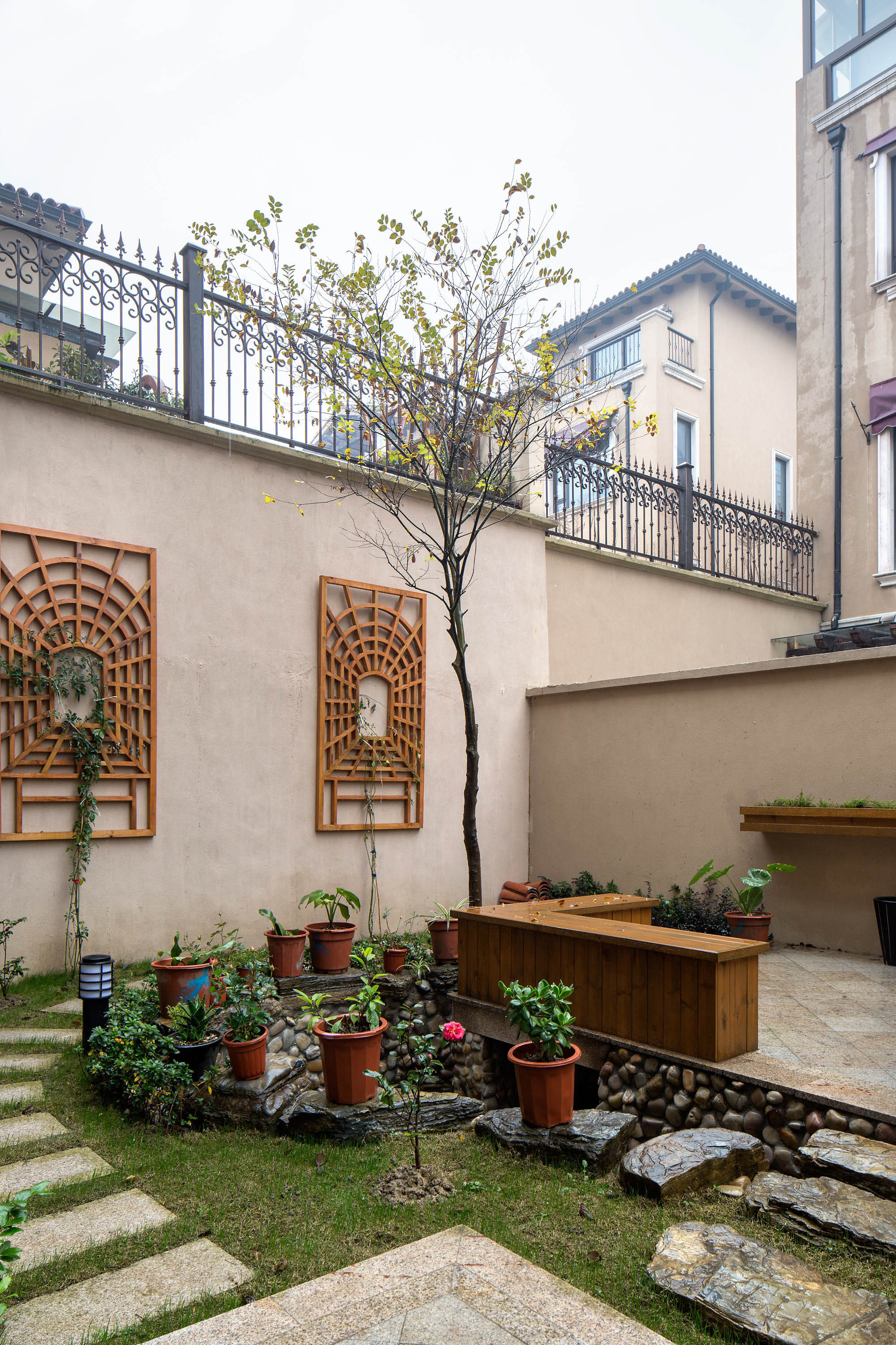 新古典欧式风别墅装修图,精致,奢华,还有一个令人羡慕的花园!