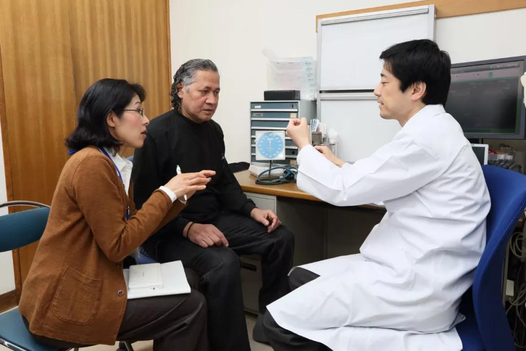 只是,外国人来到日本看病,请医疗翻译是非常有必要的.