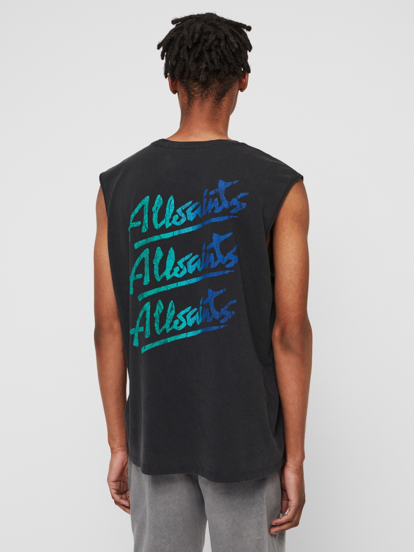 allsaints玩轉創意logo文字呼應彩虹驕傲月