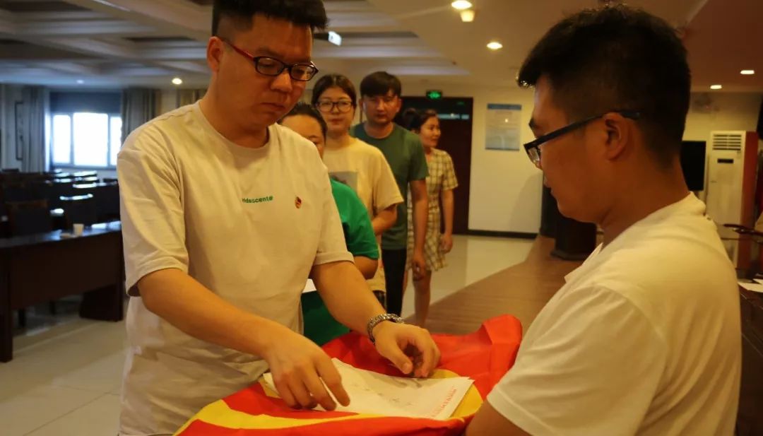 昌吉州共青团千名团员青年向党组织递交入党申请书(二)-搜狐大视野-搜狐新闻
