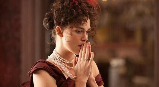 项链莫泊桑你给我提啥万恶的虚荣心我看到的是契约精神