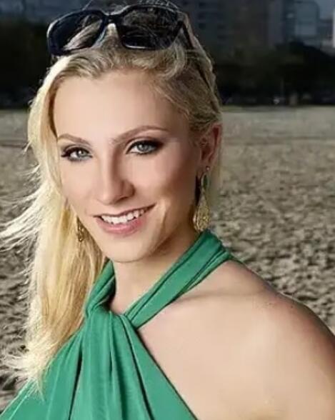 巴西美女裁判惨遭性骚扰:美貌伤害了我_费尔南达