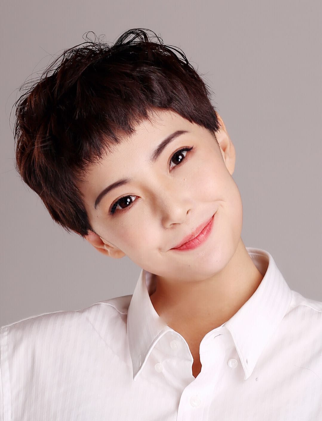 徐艺涵,北京电影学院表演艺术专业,曾出演电影《商战风云》和《阿妹戚