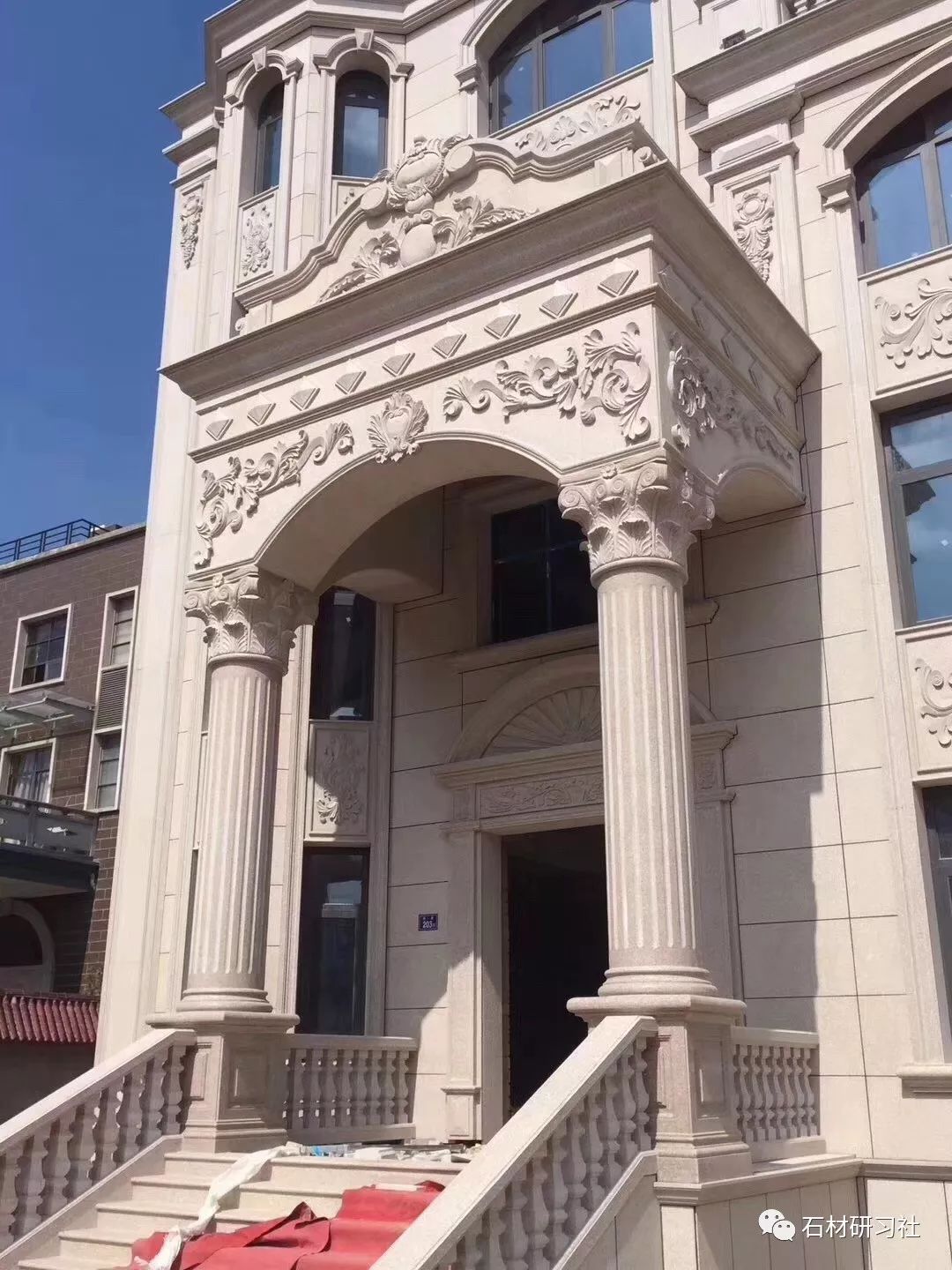 石材外墙 | 这样的独栋石材别墅才叫豪宅!