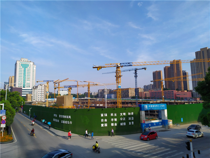 地铁2号线宝通寺站a,b口打围施工