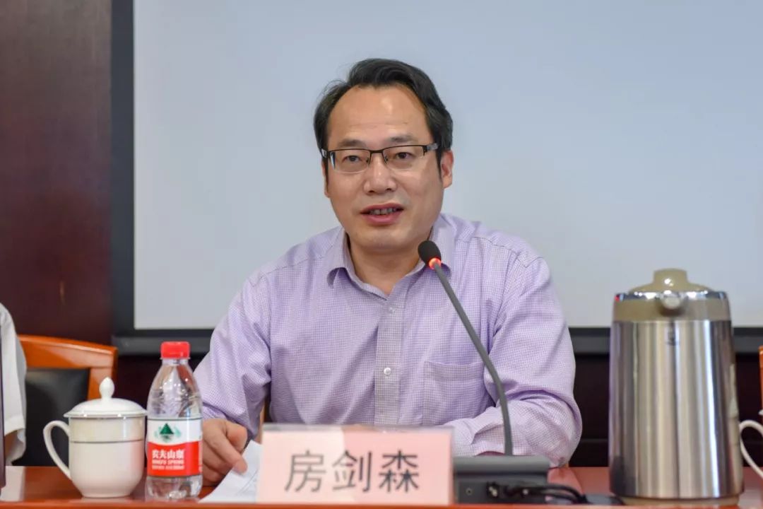 传达会议精神,市民族宗教局局长花蓓,巡视员王君力,副局长杜宇平,王凡