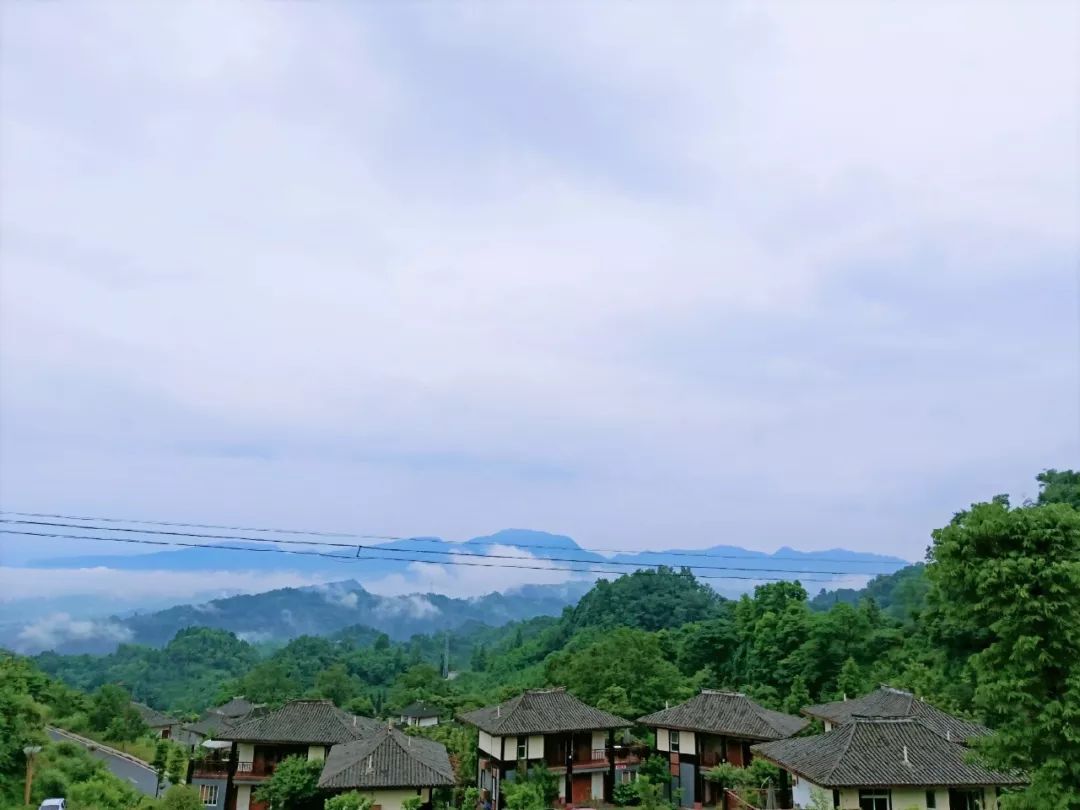 199元2間搶住雅安蒙頂山雲棲谷度假別墅4大2小早餐山景大床房山景