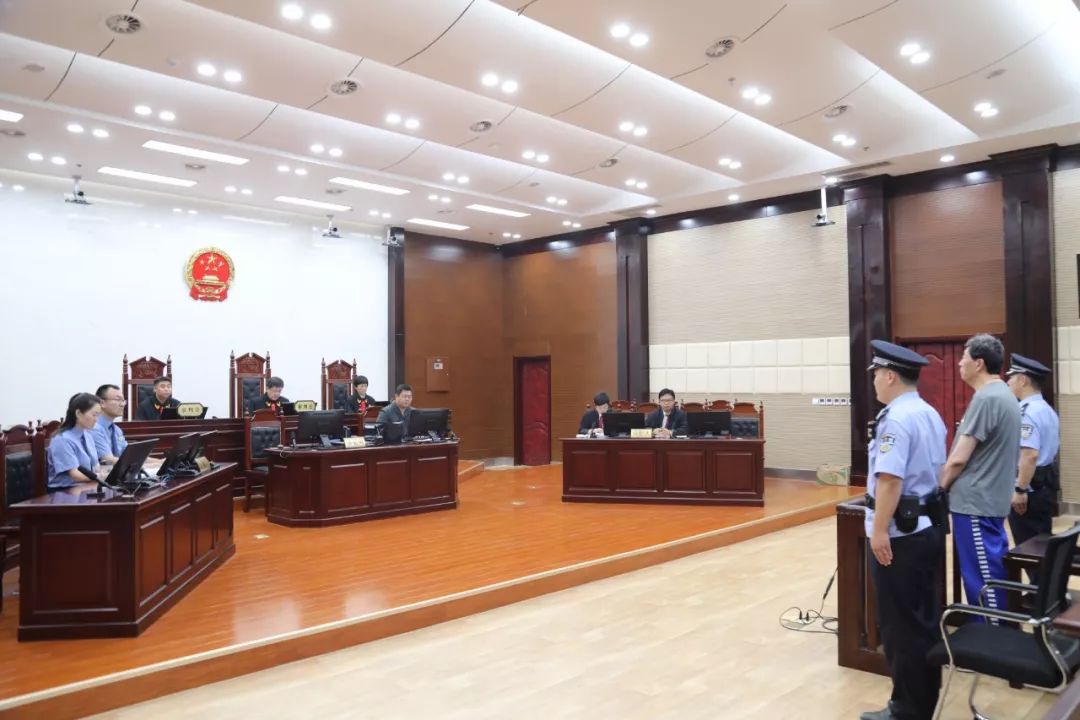 东营前市长张建华被判13年6个月,其80后儿子曾被"火箭提拔"