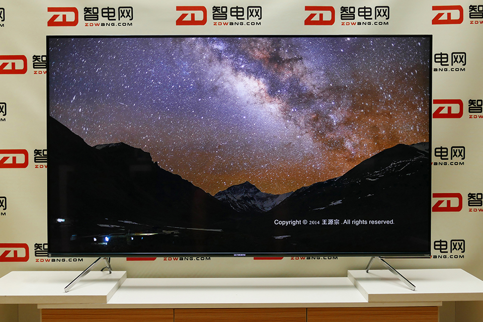 创维55吋q40电视评测客厅中的蓝精灵