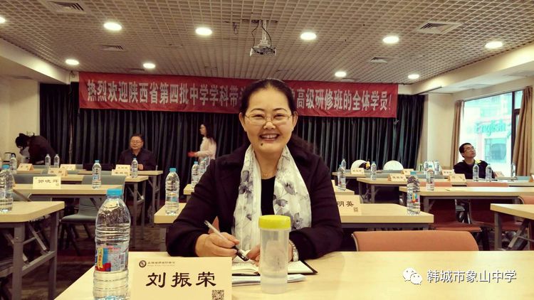牛海萍中学高级教师,象山中学高三年级生物备课组组长,实验班班主任.
