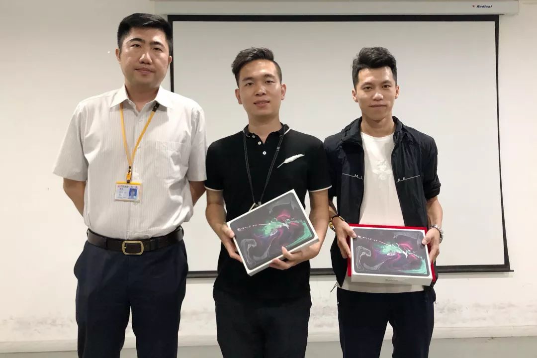 设计一部-赵云鹏六 本 部-李 蒙奖励ipad pro 月度"阳光勇士.