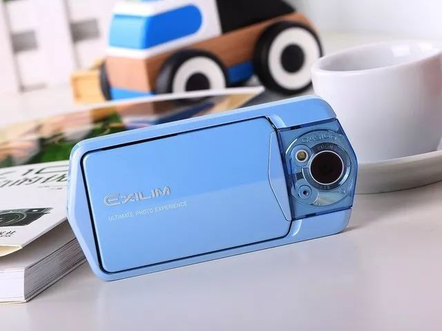 随后的2012年,卡西欧趁热打铁,推出了tr150.