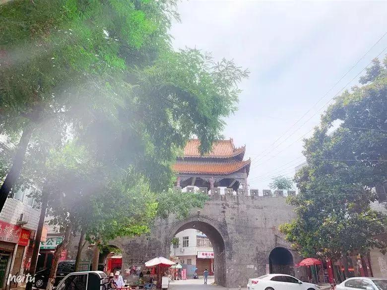 (新野南城门)情人别后永远不再来,无言独坐放眼尘世外,这是我在新野