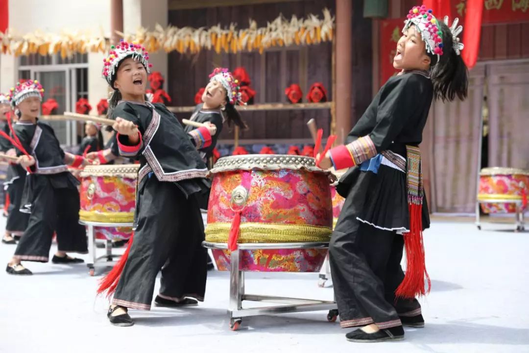 多图载歌载舞庆瑶年巴马瑶族同胞共庆祝著节