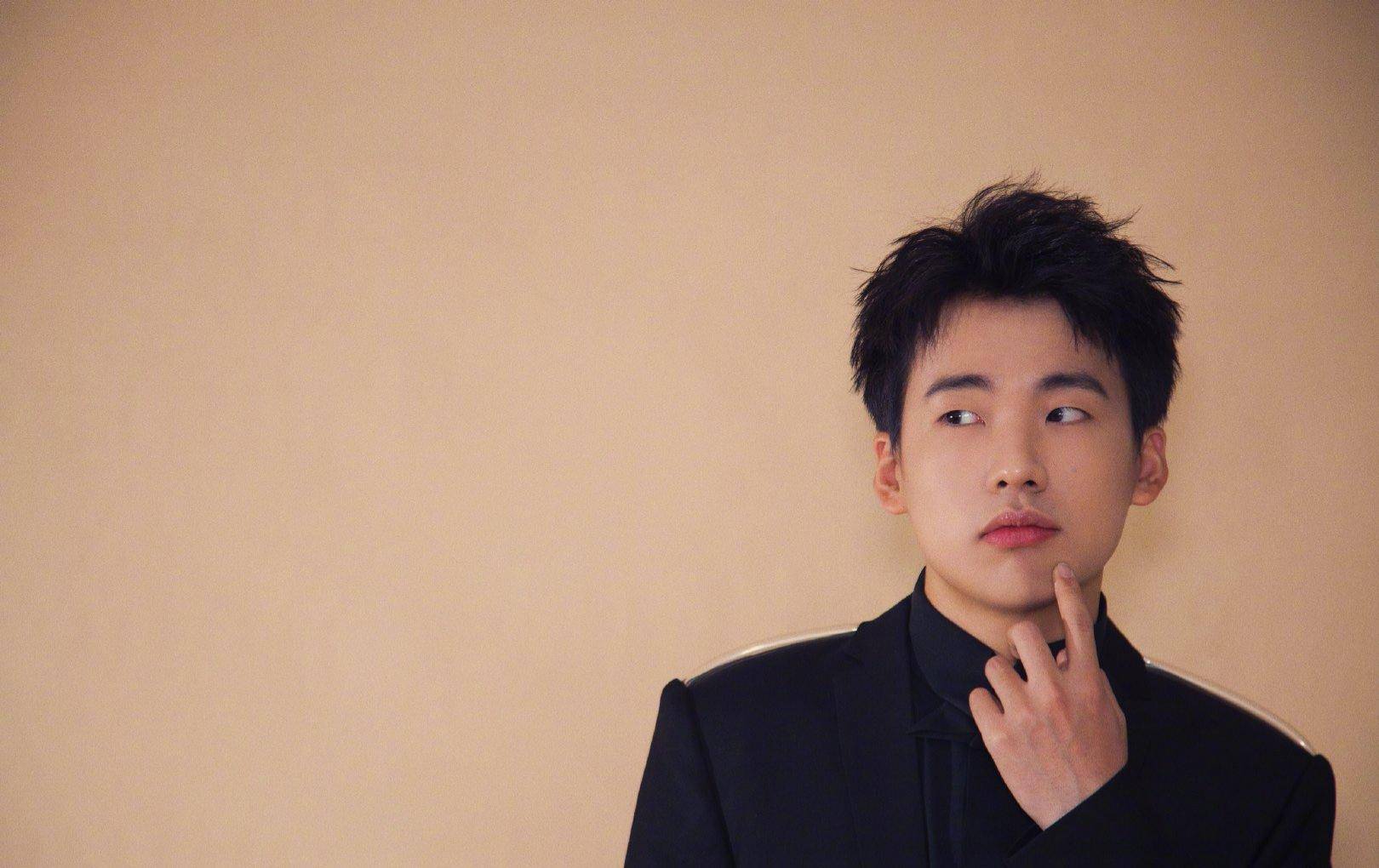 郭德纲吐槽于谦爱烫头郭麒麟却为谢师恩烫发称学到正经玩意了