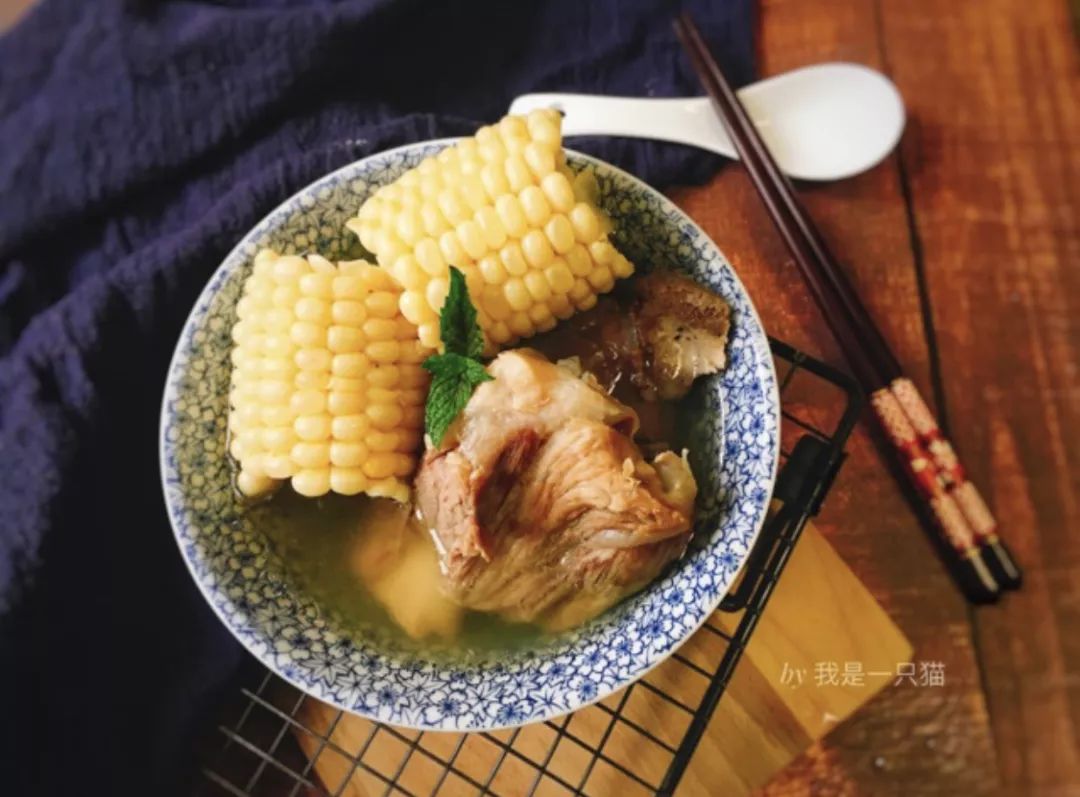 煲汤火锅走起,玉米打底满锅香甜