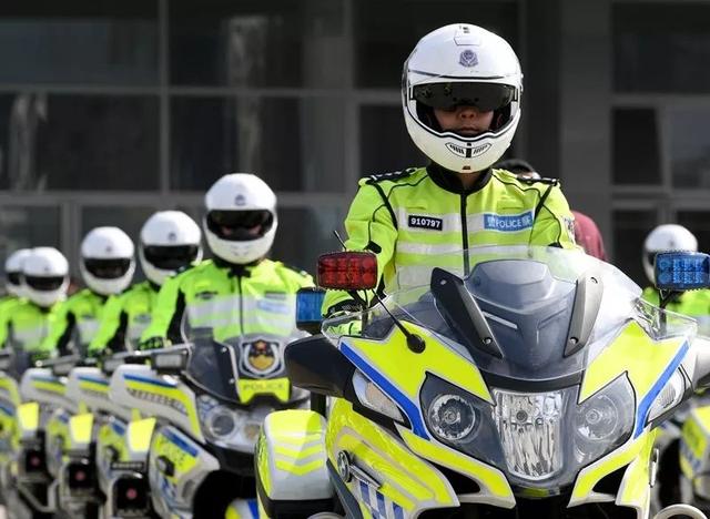 最美从警路喜迎新中国70华诞交警主题摄影月赛启动欢迎来稿